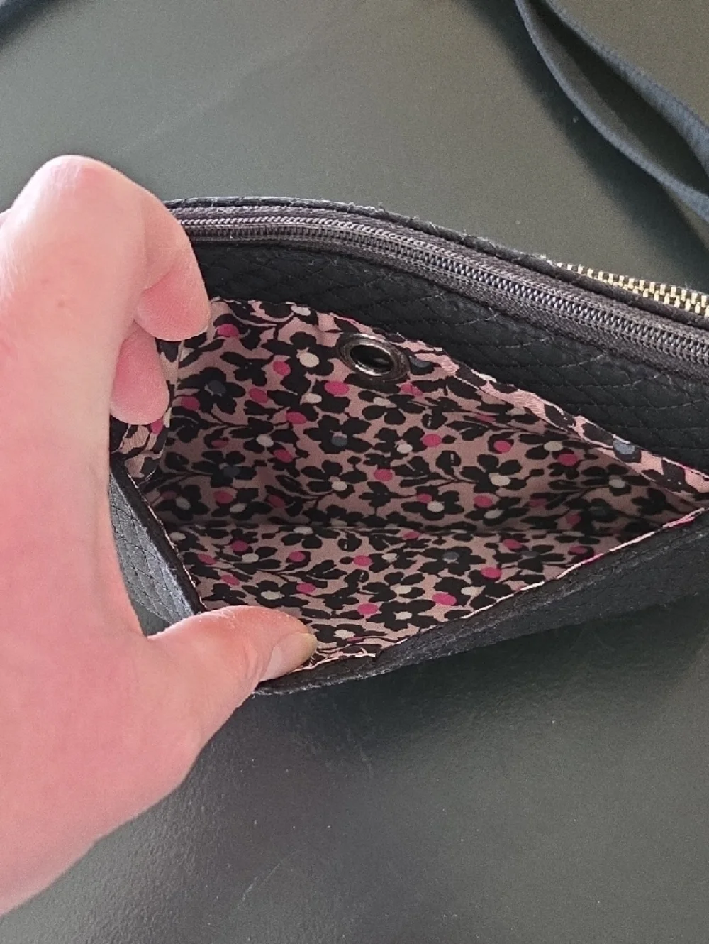 Vera Bradley Quilted Black Crossbody Messenger - Picture 3 of 6